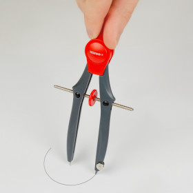 Compas Plastique Cirkos - Kores | Surdiscount