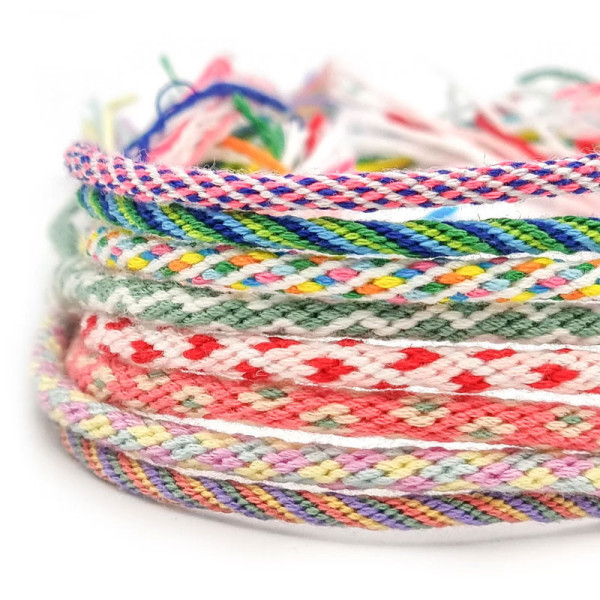Kit pour réaliser des bracelets d'amitié - 16 motifs différents - Dès 8 ans - Loisirs créatifs