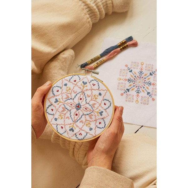 Kit point de croix - Broderie - Motifs persans colorés - DMC - Inclus tambour, toile, fils