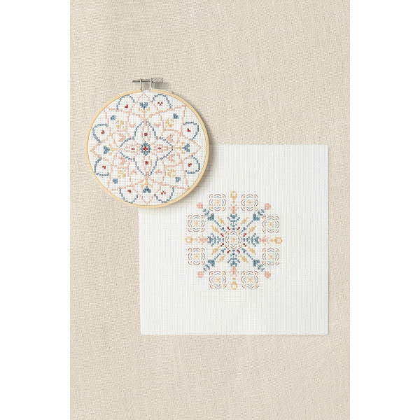 Kit point de croix - Broderie - Motifs persans colorés - DMC - Inclus tambour, toile, fils