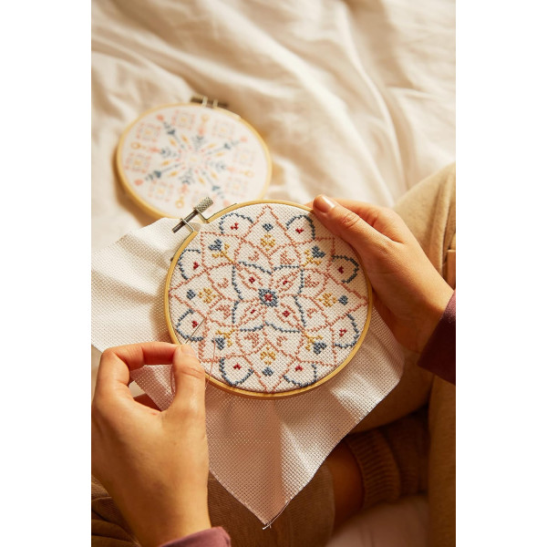 Kit point de croix - Broderie - Motifs persans colorés - DMC - Inclus tambour, toile, fils