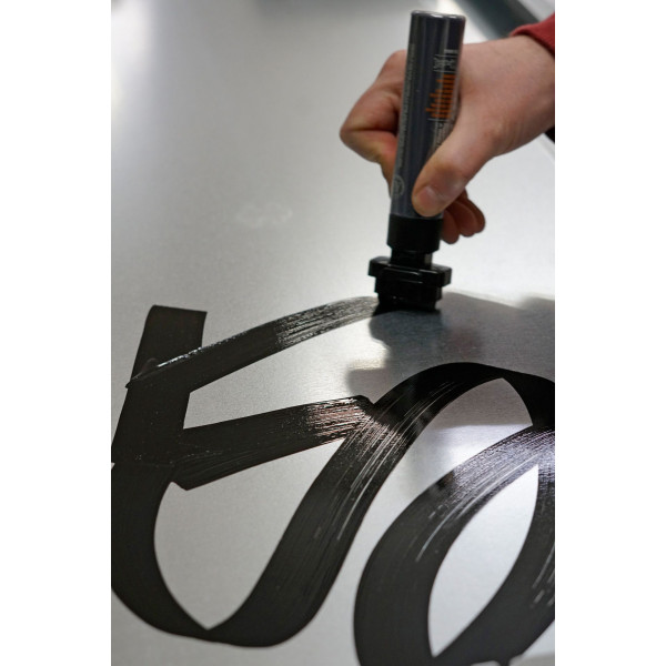 Marqueur - Acrylique - Noir - Pointe extra-large 30mm - Montana Cans - Street-art