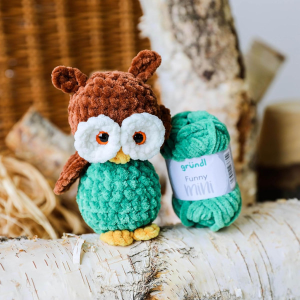 Pelotes de laine - Laine chenille - 100% polyester - 10 couleurs - Idéal amigurumis - Gründl