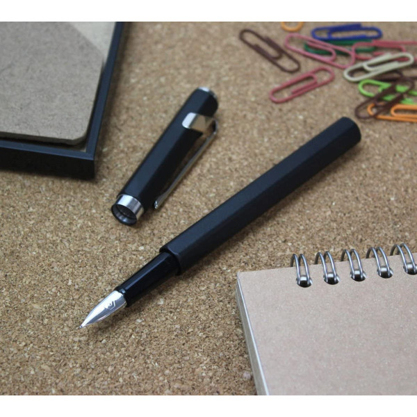 Stylo plume - Noir - Métal - Plume moyenne - Rechargeable - Caran d'Ache - 849
