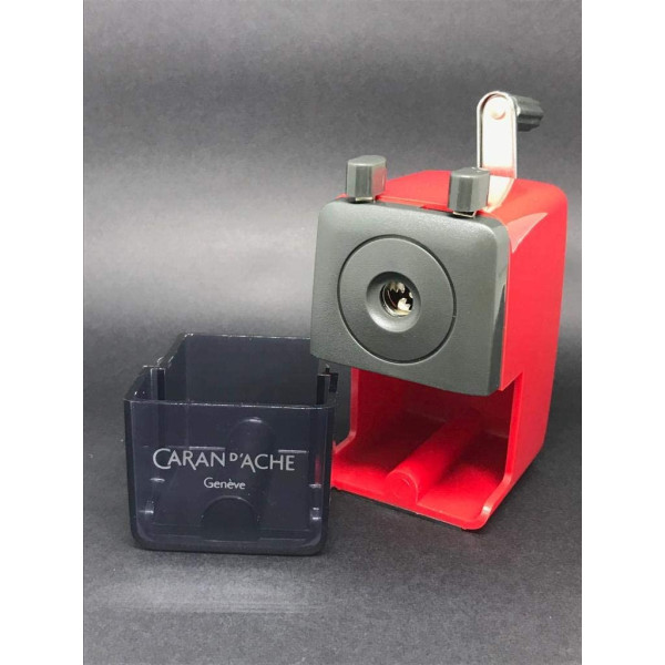 Taille-crayon - Machine pour tailler les crayons - Rouge - 11x 11 x 5,7 cm - Caran d'Ache